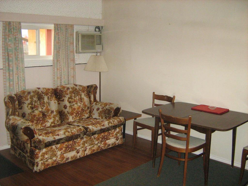Airport Inn Quesnel Cameră foto
